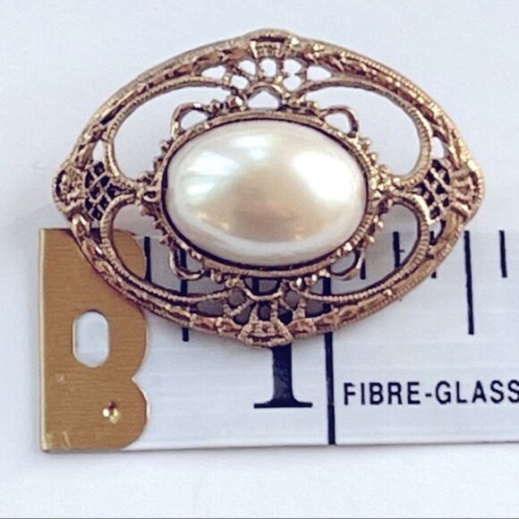 1928 Vintage Victorian Revival Faux Pearl Pin - Picture 6 of 6